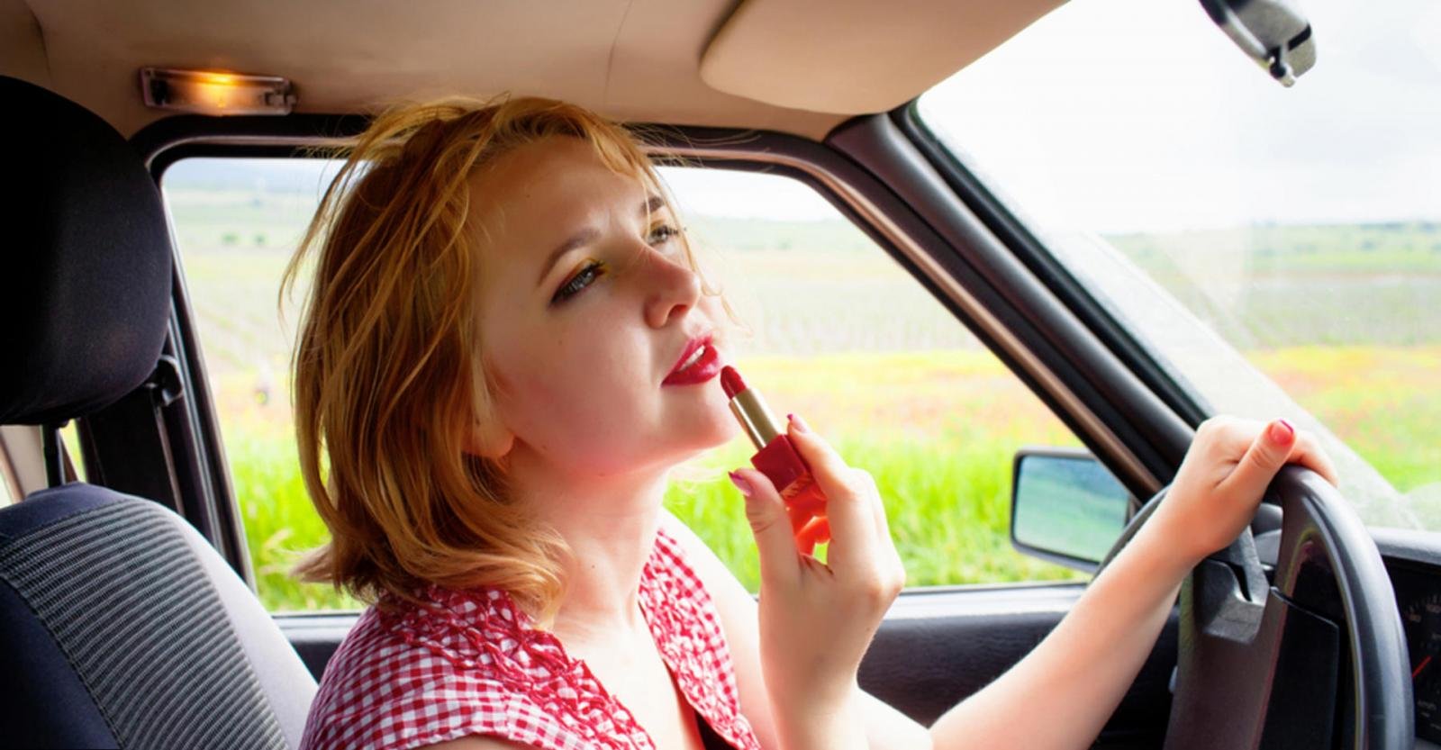 10 việc tài xế tuyệt đối không làm khi lái xe ô tô
