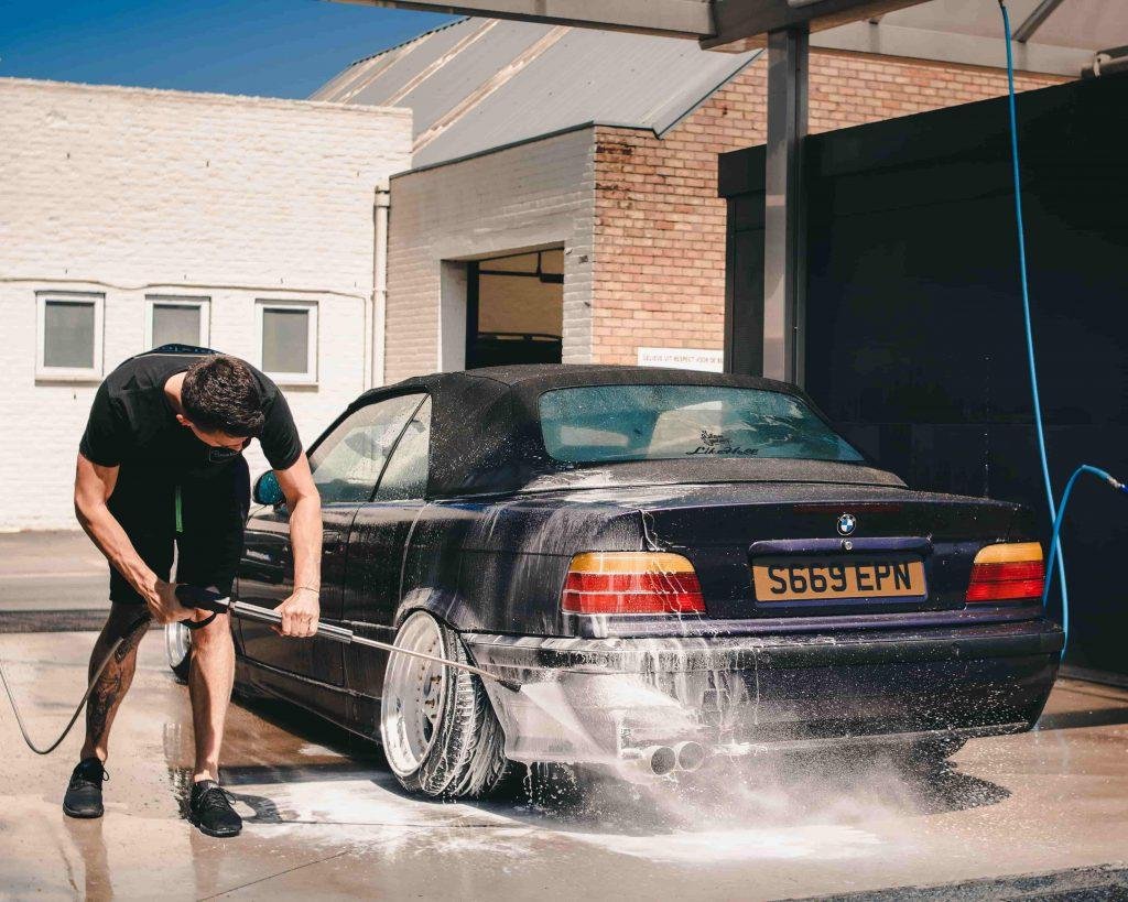 Tránh hư ô tô khi rửa xe áp suất cao